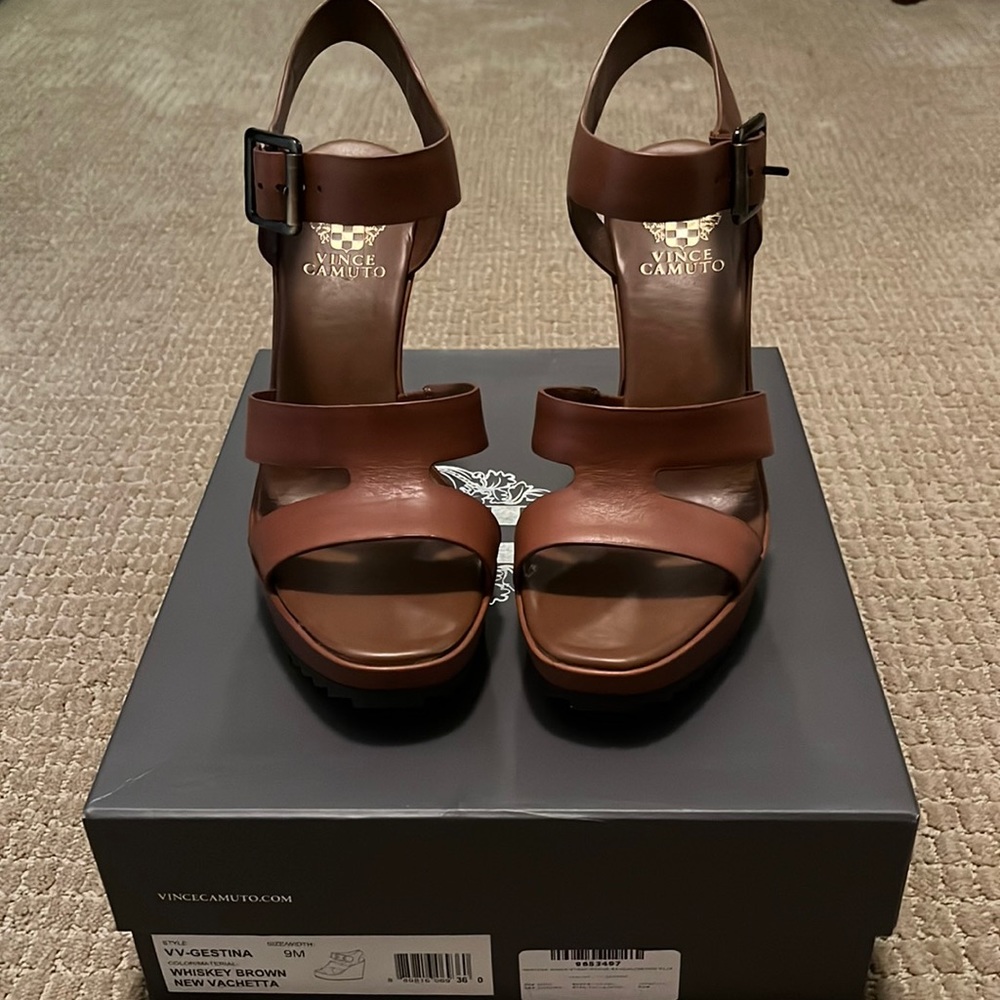 EUC Vince Camuto Wedge Sandals Size 9